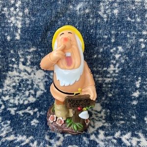 Disney Snow White Seven Dwarfs Sneezy Garden Statue Resin Keep Off Grass Yard